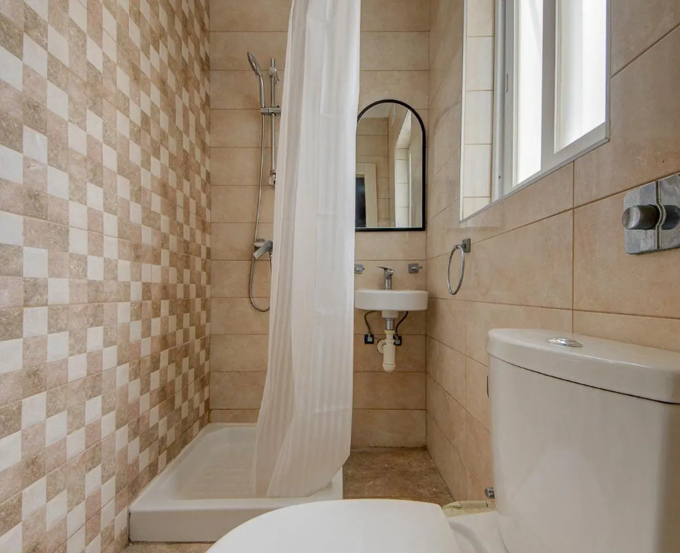 Spacious, Fully Equipped 4Br Home In Pieta With Wifi By 360 Estates Gwardamanga Apartment